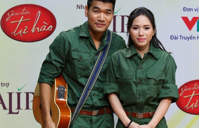 Thùy Chi xinh đẹp bất ngờ trên sân khấu Giai điệu tự hào